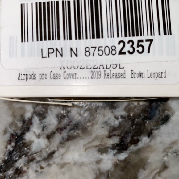 🇺🇸 NWT AirPod Pro Cheetah Print Case - Picture 2 of 3